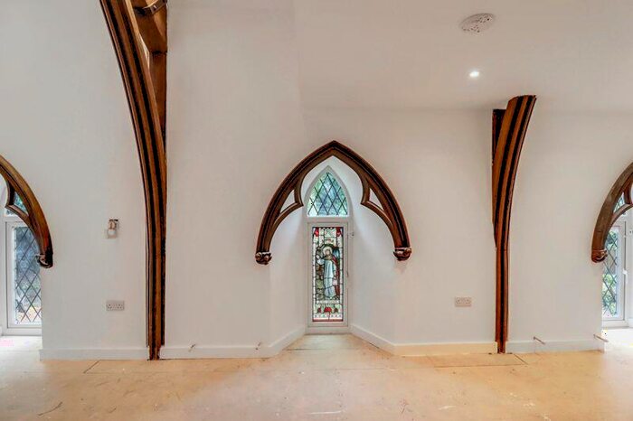 2 Bedroom Apartment For Sale In Longcross Road, Chertsey, KT16