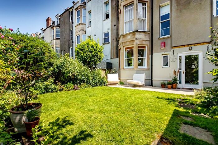 2 Bedroom Flat For Sale In Cotham Vale, Cotham, Bristol, BS6