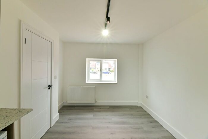 Property To Rent In Great Cambridge Road, Waltham Cross, EN8