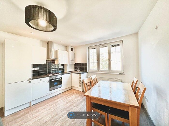 2 Bedroom Flat To Rent In Brixton Hill, London, SW2