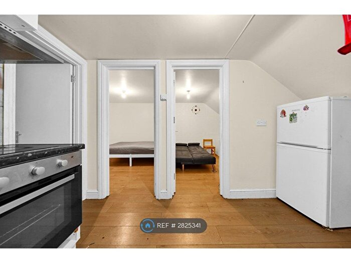 1 Bedroom Flat To Rent In Tanners Lane, Ilford, IG6