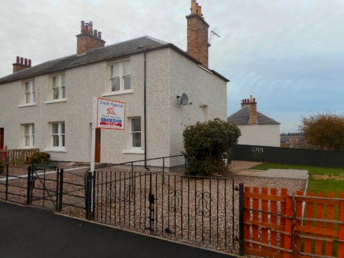 2 Bedroom Flat To Rent In Darnhall Drive, Perth, Perthshire, PH2