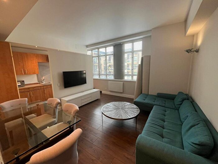 2 Bedroom Apartment To Rent In Lawrence House, City Road, Clerkenwell, London, EC1V