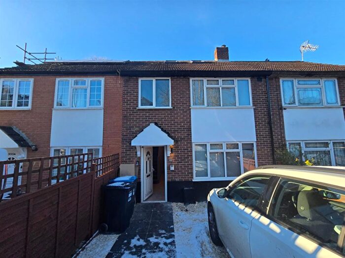Terraced House To Rent In Croydon Road, Caterham, CR3