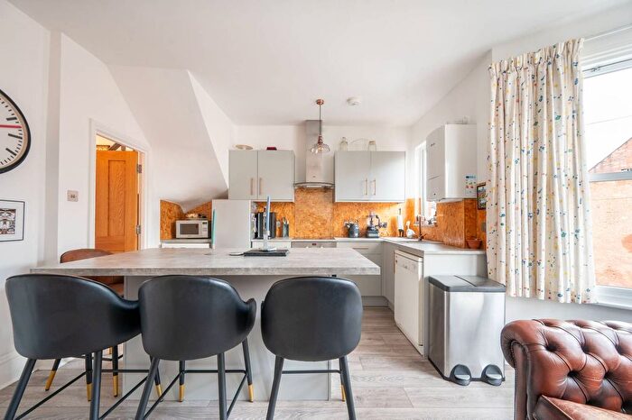 4 Bedroom Flat For Sale In West Ella Road, Harlesden, London, NW10