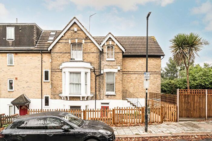 3 Bedroom Flat To Rent In Drewstead Road, London, SW16