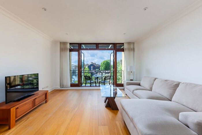 2 Bedroom Apartment For Sale In Jacana Court, Star Place, London, E1W