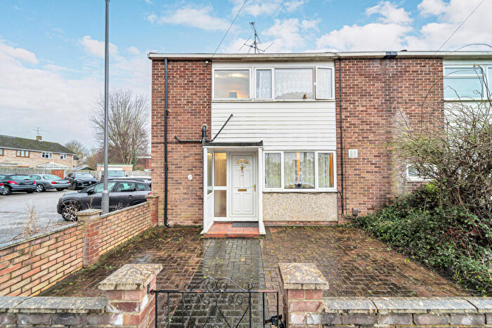 3 Bedroom Terraced House For Sale In Cleveland Road, Aylesbury, HP20