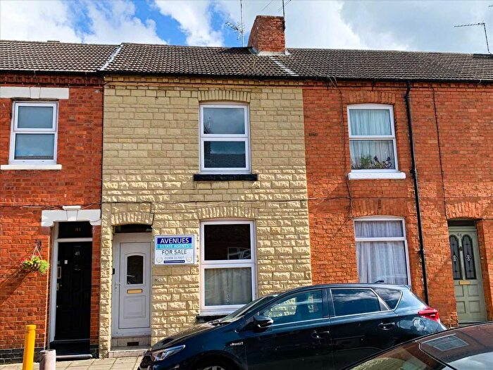 3 Bedroom Terraced House For Sale In St. Mary Street, New Bradwell, Milton Keynes, MK13
