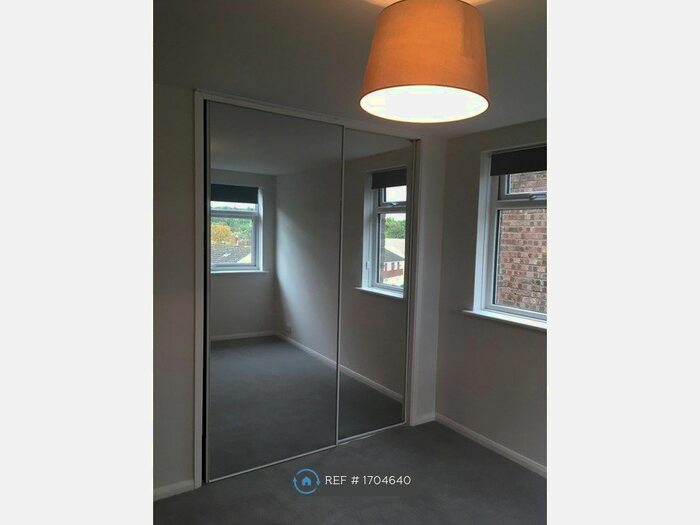 2 Bedroom Flat To Rent In Showfields Road, Tunbridge Wells, TN2