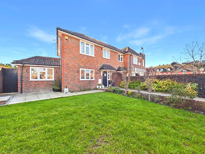 3 Bedroom Semi Detached House For Sale In Cissbury Avenue, Findon Valley, Worthing, BN14