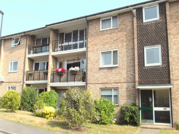 3 Bedroom Flat To Rent In Droitwitch Close, Sydenham Hill, SE26