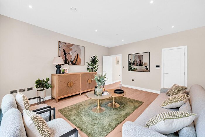 3 Bedroom Terraced House For Sale In House Tower Bridge Mews, Southwark, SE1