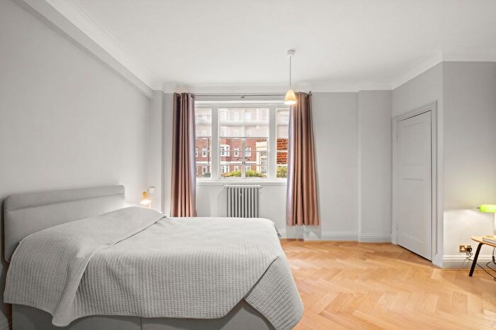 1 Bedroom Flat To Rent In Chatsworth Court, Pembroke Road, W8