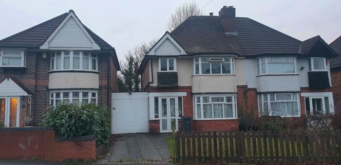 3 Bedroom Semi-Detached House To Rent In Flaxley Road, Birmingham, B33