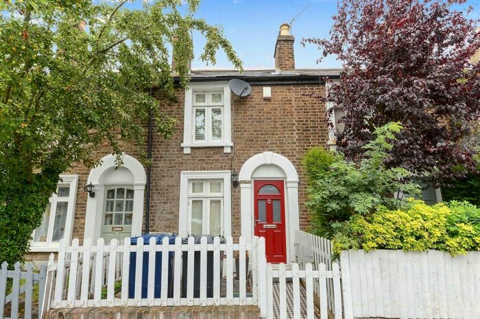 2 Bedroom Cottage To Rent In Warwick Road, Ealing, W5