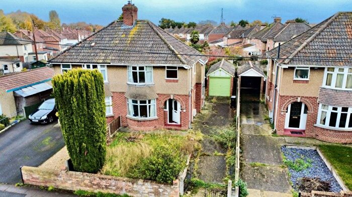 3 Bedroom Semi Detached House For Sale In Obridge Road, Taunton, Somerset, TA2