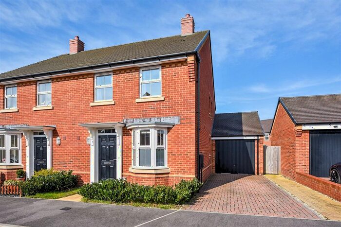 3 Bedroom Semi-Detached House For Sale In Silk Throwsters Way, Whitchurch, RG28