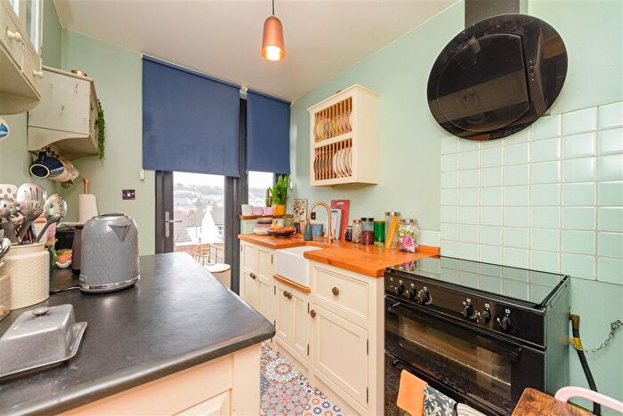 3 Bedroom Terraced House For Sale In Clarence Road, Chatham, Kent, ME4