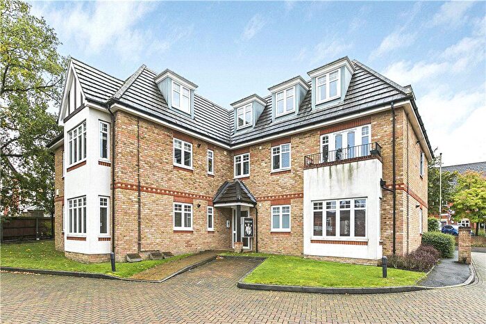 1 Bedroom Flat To Rent In College Court, Woking, Surrey, GU22