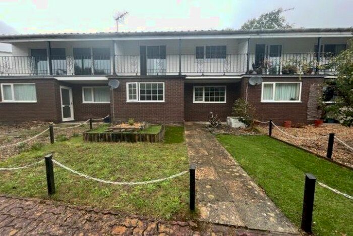 2 Bedroom Property To Rent In Manor Parade, Goodwick, SA64
