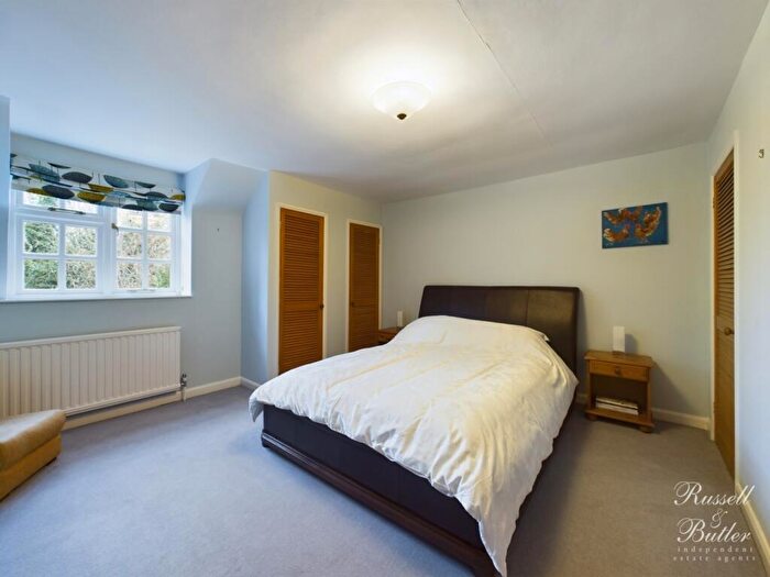 4 Bedroom Barn Conversion For Sale In Church End, Leckhampstead, MK18
