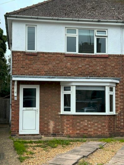 3 Bedroom Semi-Detached House To Rent In Brewster Avenue, Peterborough, PE2