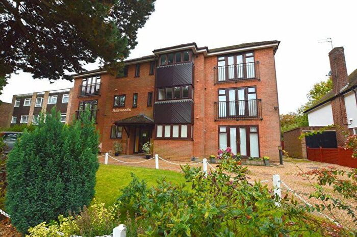 2 Bedroom Apartment To Rent In The Avenue, Hatch End, HA5