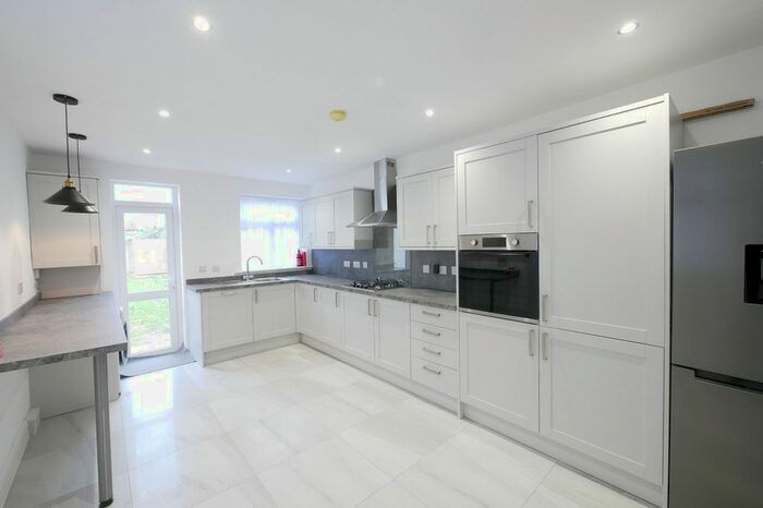 3 Bedroom Terraced House To Rent In Wanstead Park Road, Ilford, IG1