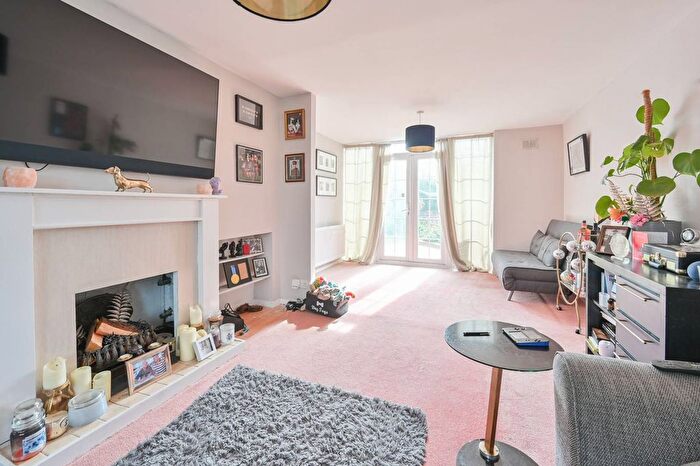 3 Bedroom Terraced House For Sale In Poynders Hill, Hemel Hempstead, HP2