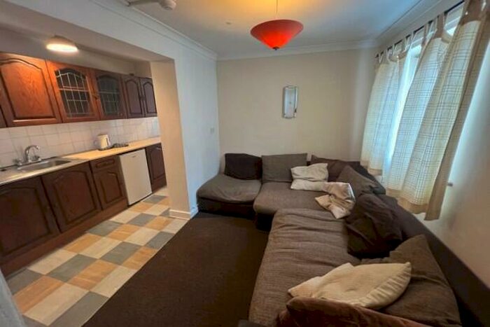 4 Bedroom Terraced House To Rent In Rhymney Street Cardiff, CF24