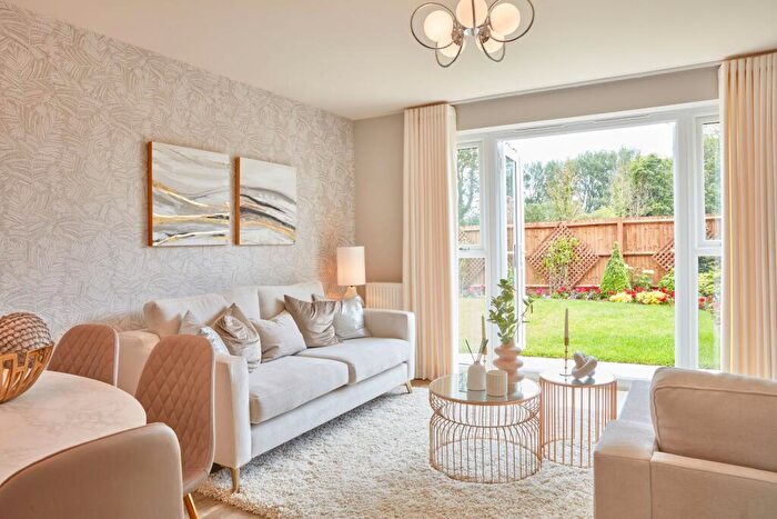 3 Bedroom Semi-Detached House For Sale In Mill Lane, Swindon, SN1