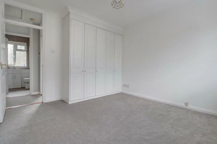 2 Bedroom End Of Terrace House To Rent In Kingsley Meadows, SS12