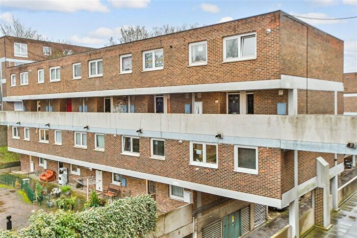 3 Bedroom Maisonette For Sale In Melville Court, Chatham, Kent, ME4