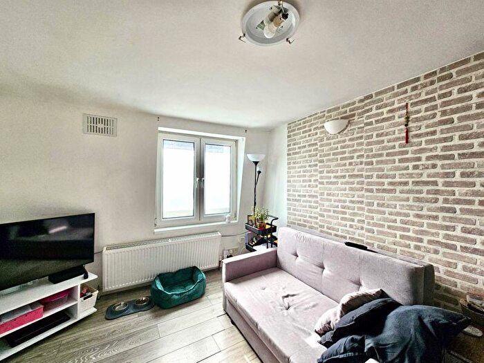 1 Bedroom Flat To Rent In Kingsland Road, Dalston, E8
