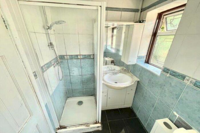 3 Bedroom Terraced House To Rent In Highfield Road, Romford, RM5