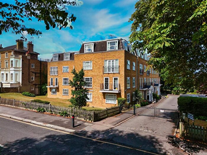 2 Bedroom Apartment For Sale In Lower Road, Harrow, HA2