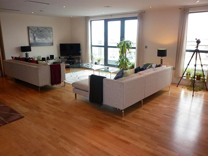 2 Bedroom Apartment To Rent In The Reach, Leeds Street, L3