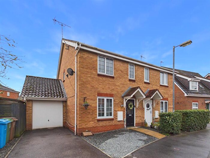 3 Bedroom Semi Detached House For Sale In Everthorpe Close, Brough, HU15