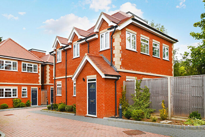 3 Bedroom Detached House For Sale In Maxwelton Close (D), London, NW7