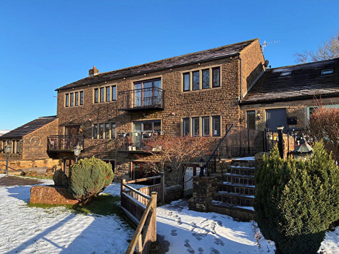 2 Bedroom Apartment For Sale In Green Ash, Delph, OL3