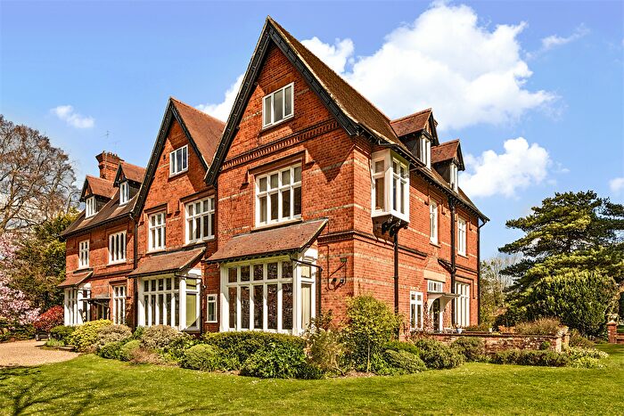 2 Bedroom Flat For Sale In Apartment, Clevemede House, Goring On Thames, RG8