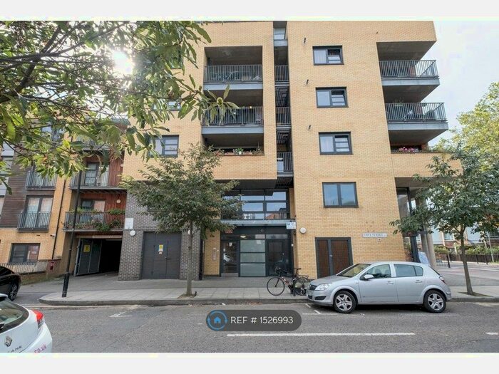 3 Bedroom Flat To Rent In Fawe Street, London, E14