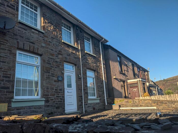 3 Bedroom Property To Rent In High Street, Porth CF39