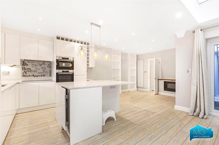 2 Bedroom Apartment To Rent In Carlingford Road, Ducketts Green, London, N15