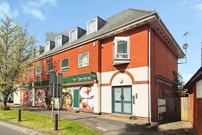 2 Bedroom Flat For Sale In London Road, Hook, Hampshire, RG27