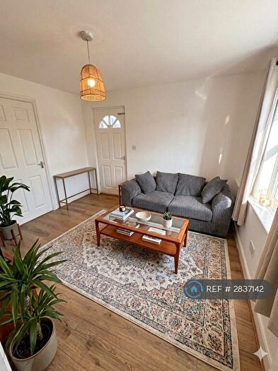 3 Bedroom Flat To Rent In Graham Road, London, E8
