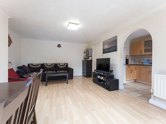 2 Bedroom Flat For Sale In Grange Road, Sutton, SM2