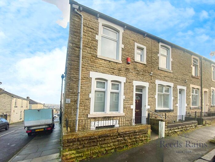 3 Bedroom End Of Terrace House To Rent In Hollingreave Road, Burnley, Lancashire, BB11
