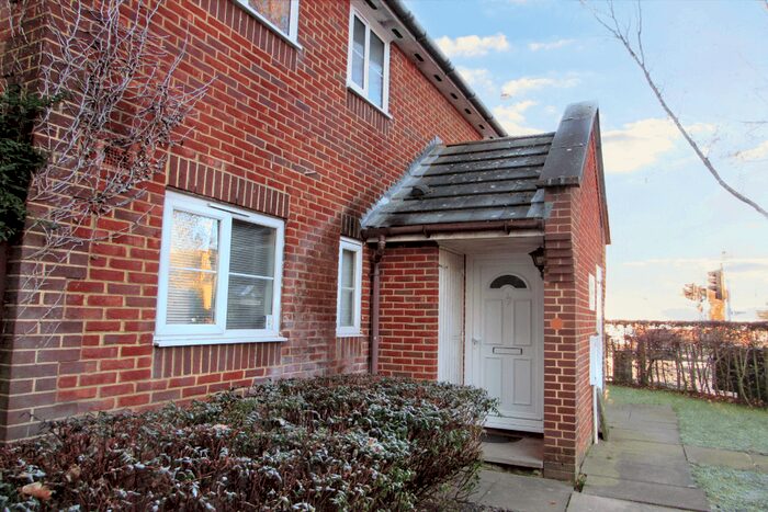 2 Bedroom Maisonette To Rent In Kennett Court, Whippendell Road, Watford, Hertfordshire, WD18